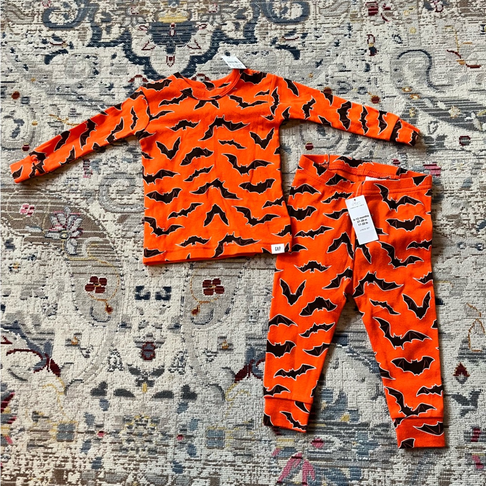 NWT GAP Halloween Orange and Black Bat Pajama Set 6-12 months